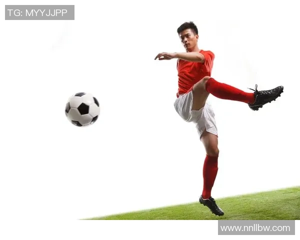 足球明星训练手册：提升技术与体能的全面指南助你成为绿茵场上的传奇球员